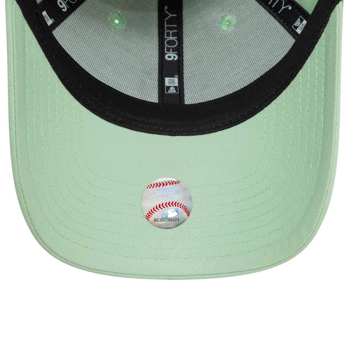 NEW YORK YANKEES WOMENS LEAGUE ESSENTIAL PASTEL GREEN 9FORTY ADJUSTABLE CAP