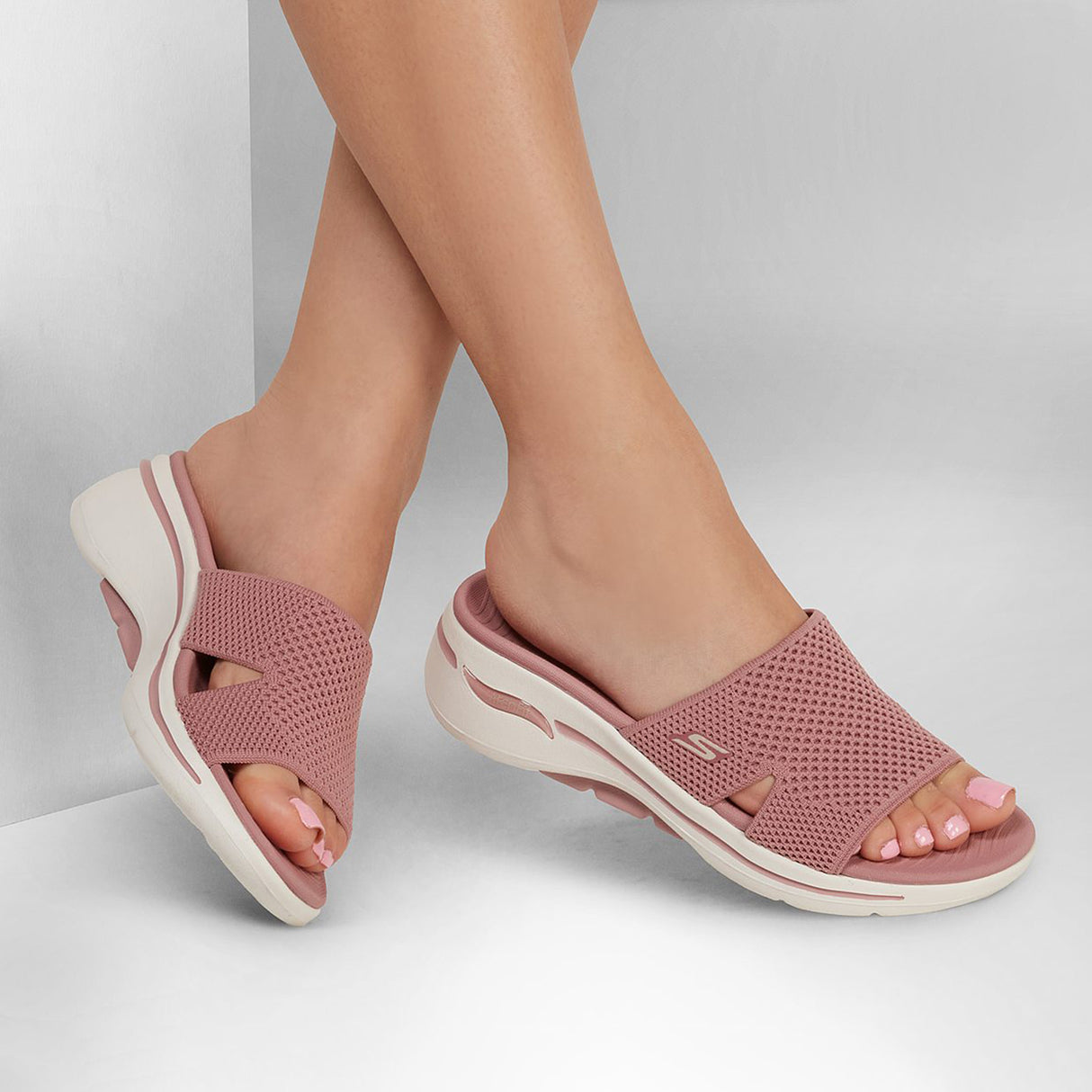 Skechers Women Pink-Suede Go Walk Arch Fit Sandal - Wor