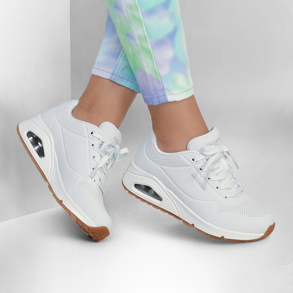 Skechers Women White Uno - Stand On Air