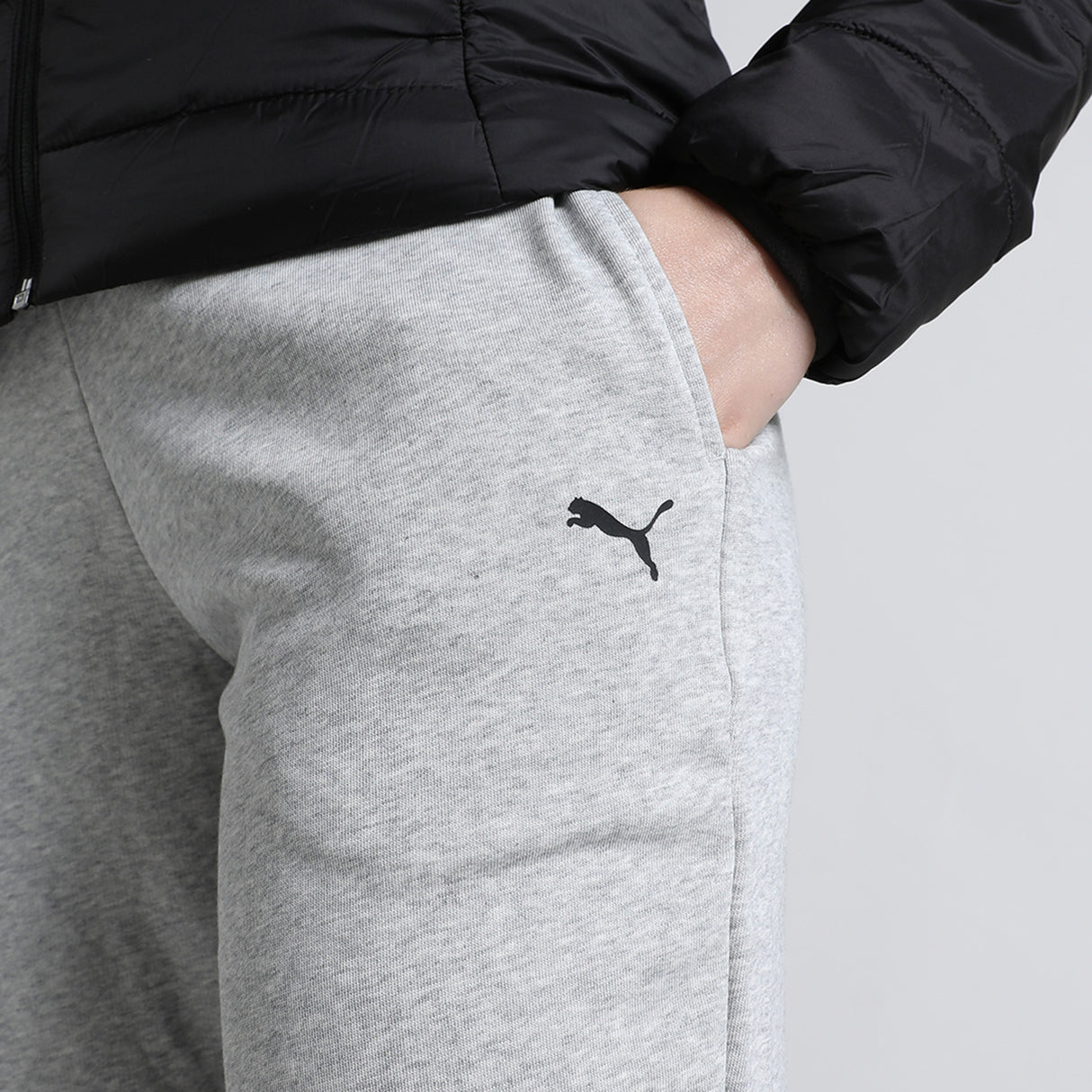 Puma Women Grey Ess Sweatpants Tr Op Apparels