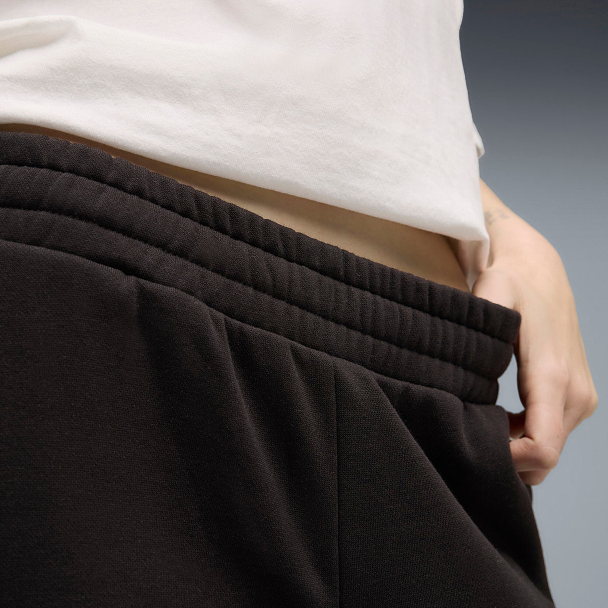 Puma Women Black Ess Small No. 1 Logo Comfort Straight Pa Apparels